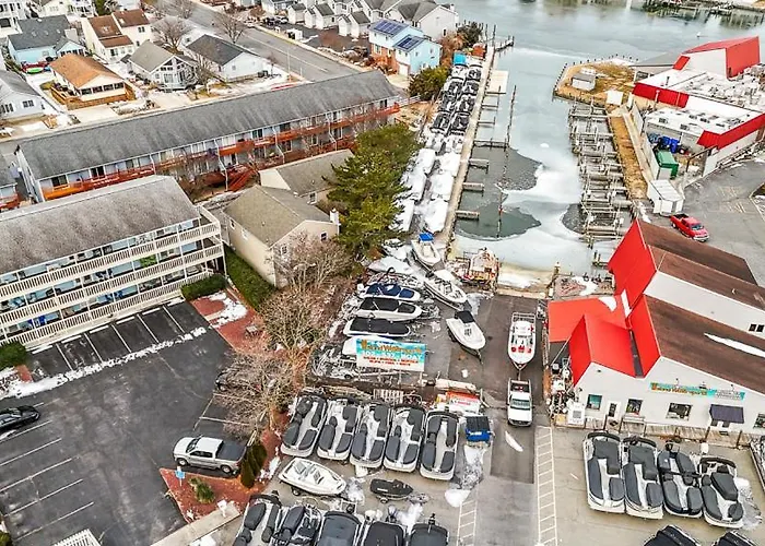 Classic Bayside Near Harpoon Hannas Close To & Dining *